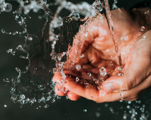 Coronavirus, disinfettanti aggressivi e lavaggi frequenti: come possiamo proteggere le nostre mani?