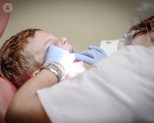Quando bisogna portare i bambini a fare prima la visita dal dentista?