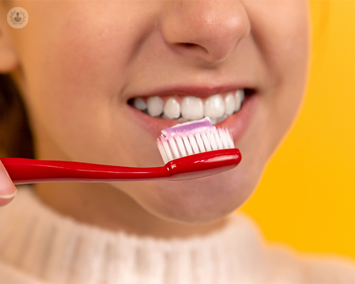 fluoro-come-riparatore-delle-carie-iniziali-una-soluzione-efficace-per-la-salute-dei-denti immagine dell'articolo