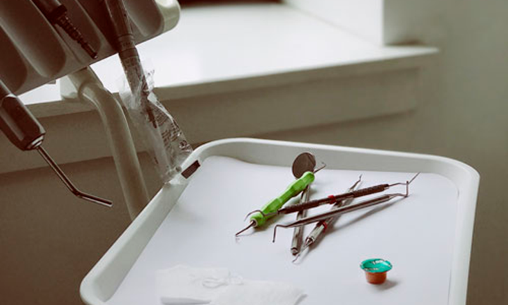 estrarre-i-denti-del-giudizio-in-modo-sicuro-e-informato immagine dell'articolo