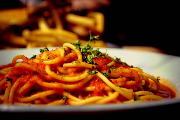 mezzogiorno-con-i-carboidrati-o-con-la-verdurina-e-tu-come-ti-prepari-all-estate immagine dell'articolo