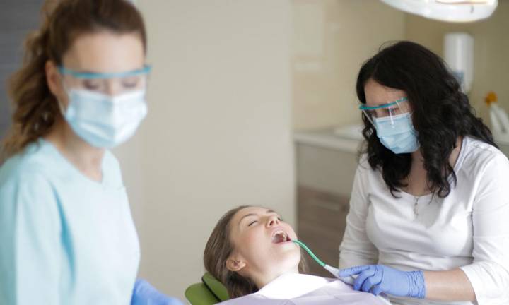 quando-e-necessaria-la-devitalizzazione-cos-e-e-come-funziona-il-trattamento-endodontico immagine dell'articolo