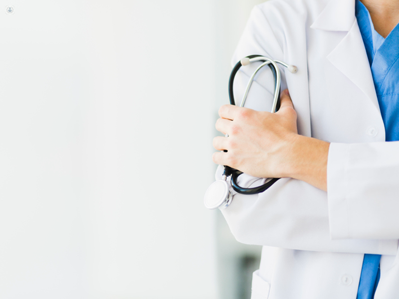 medico con stetoscopio
