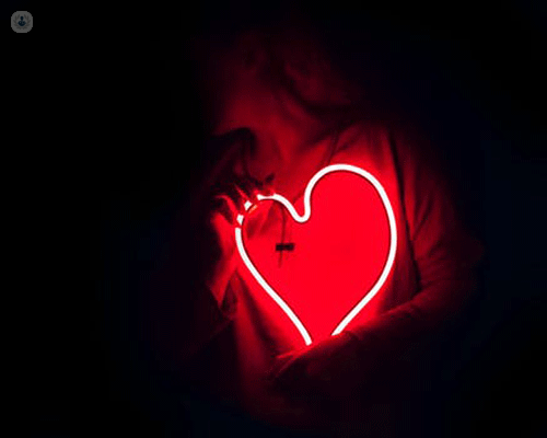 immagine di un cuore fatto con luci led