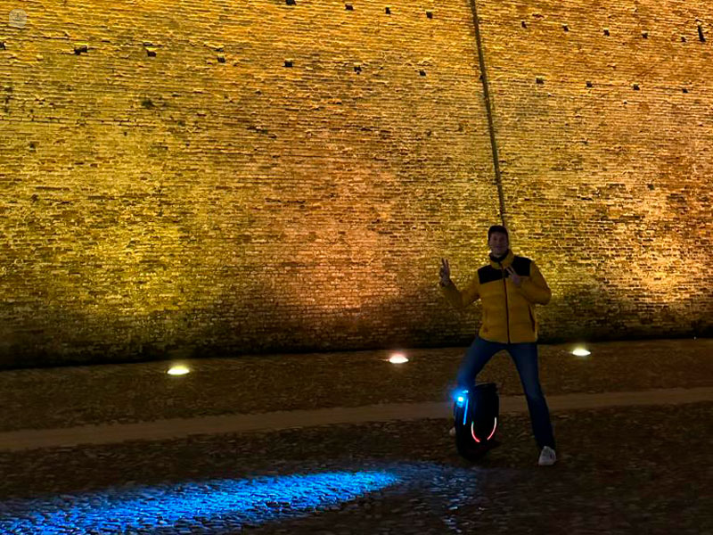 Dott. Lavanga utilizzando il mono ruota