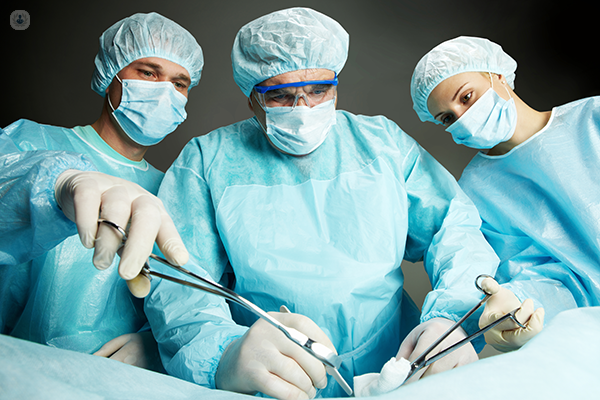 chirurghi in sala operatoria